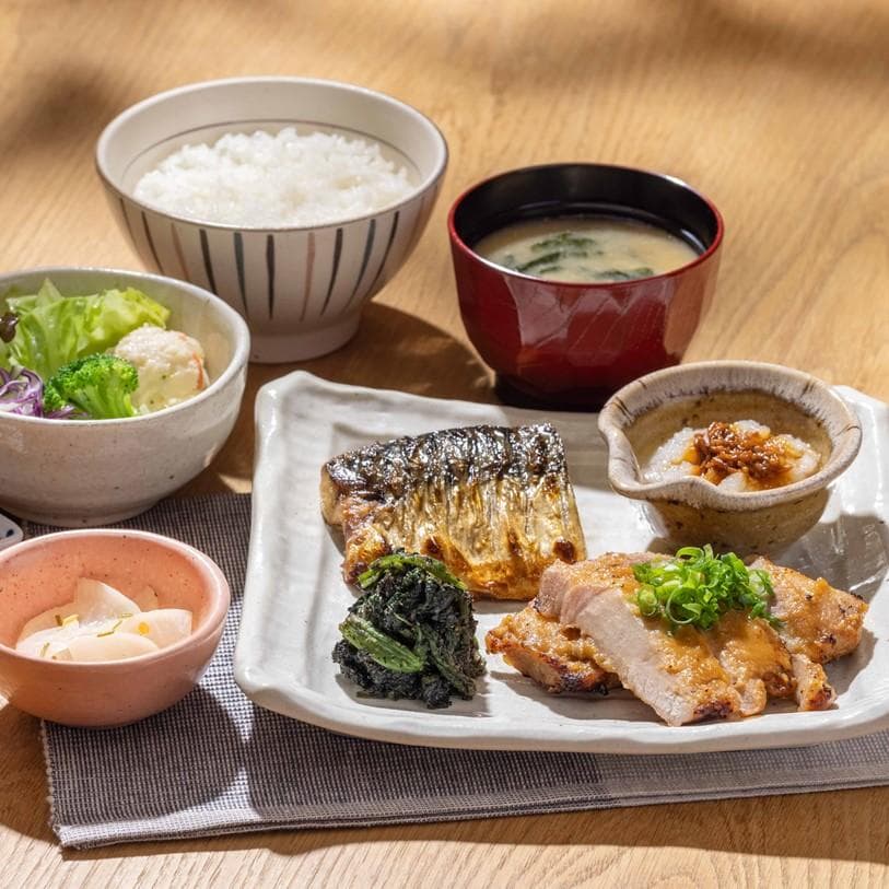 ごはん処定食 豚ロースの味噌漬けとさばの炭火焼き